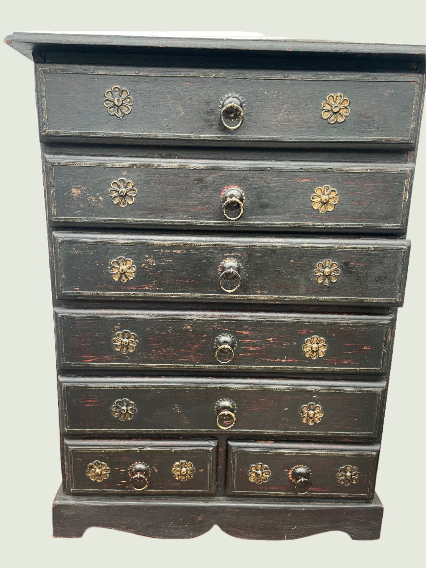 Small chest of drawers