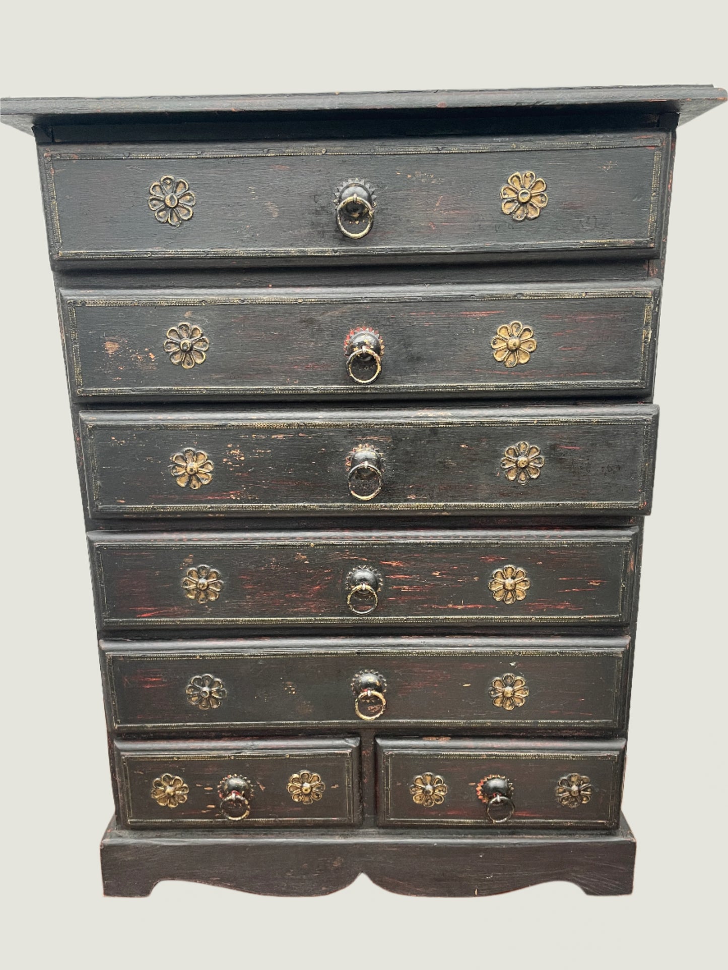 Table top chest of drawers