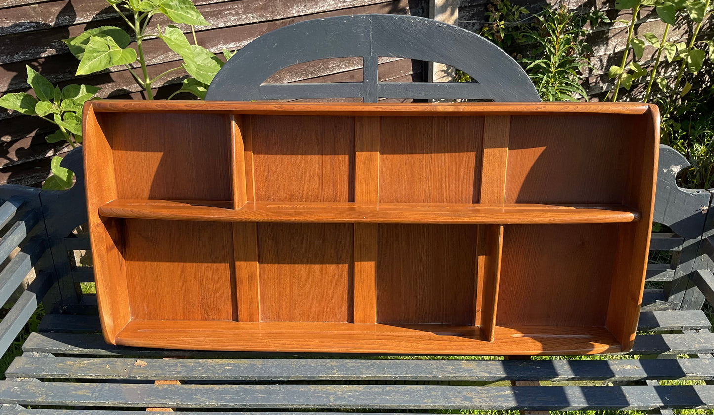Vintage ERCOL GOLDEN DAWN 386 wall hanging plate rack. Mid century. Excellent condition 1950s. Hanging fixtures fitted to back ready to hang
