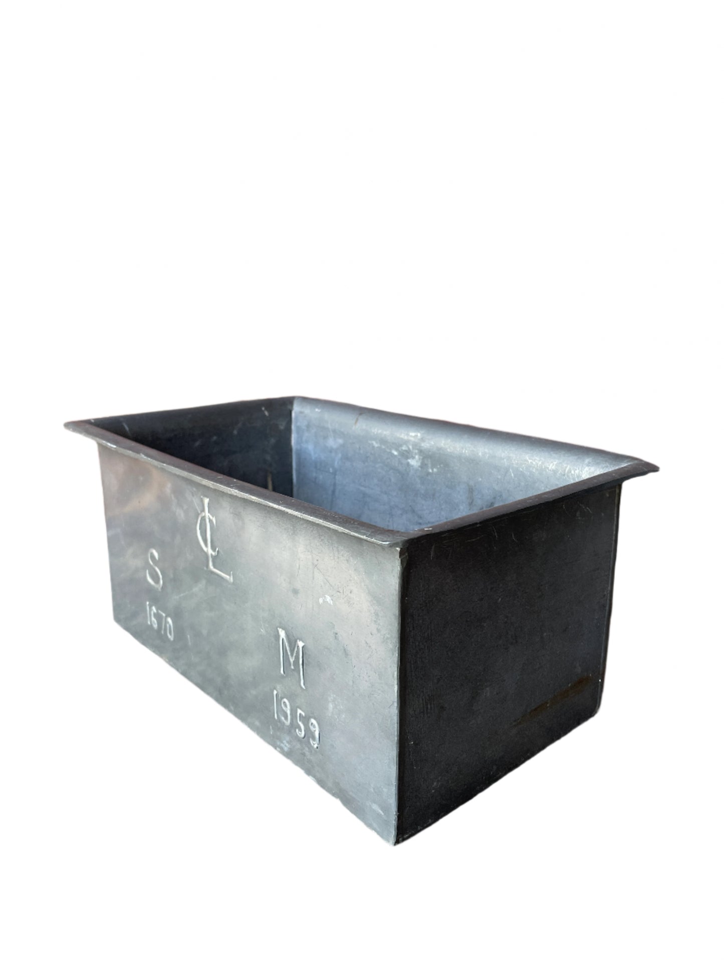 A vintage 1950’s comparative lead planter