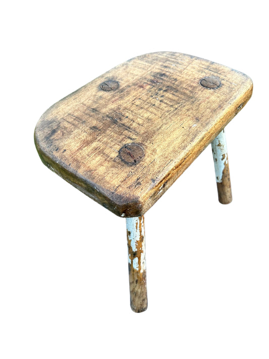 Georgian Welsh Elm Milking Stool Three Legged Handmade Wooden Milking or Cutlers Stool