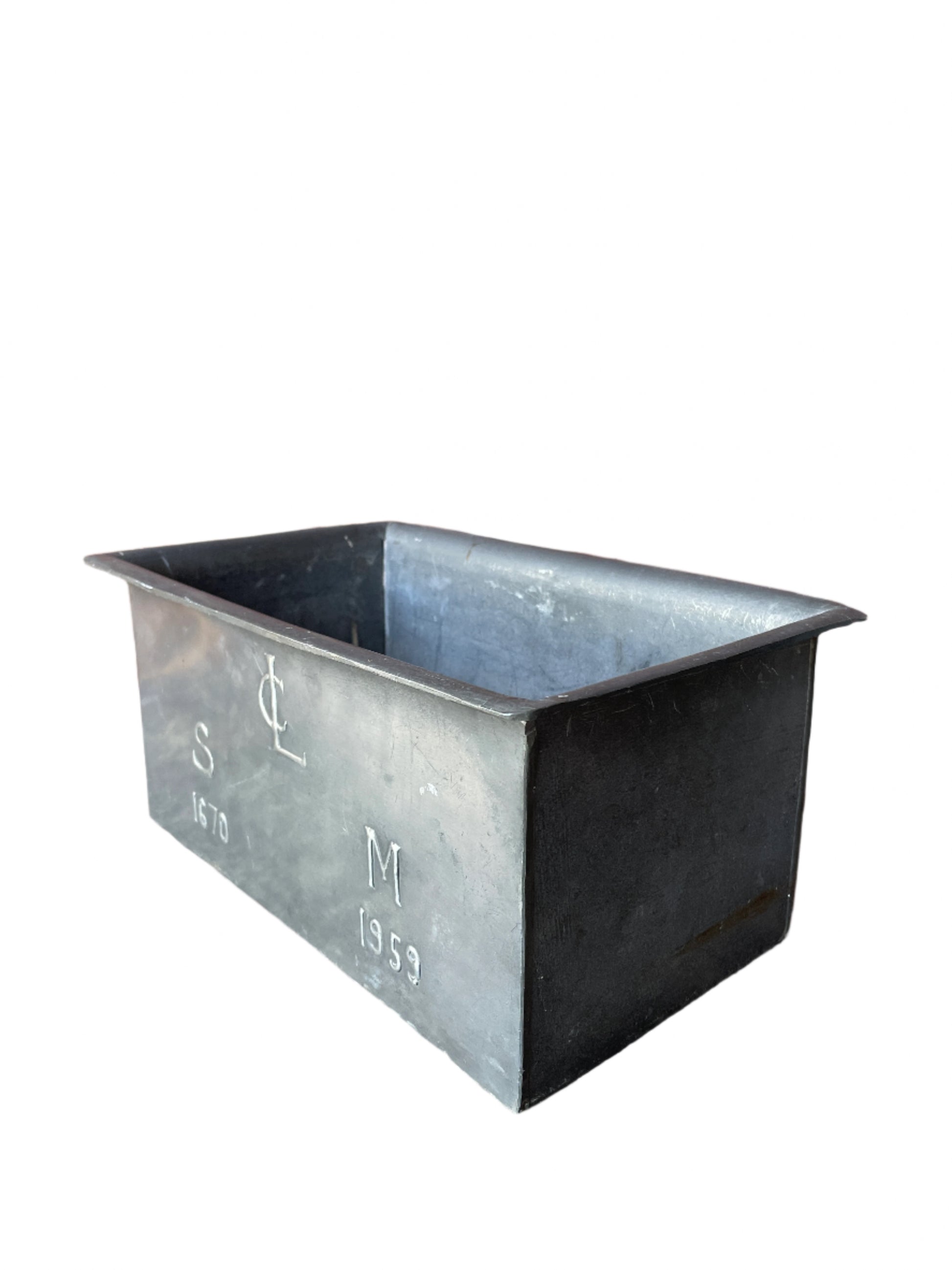A vintage 1950’s comparative lead planter