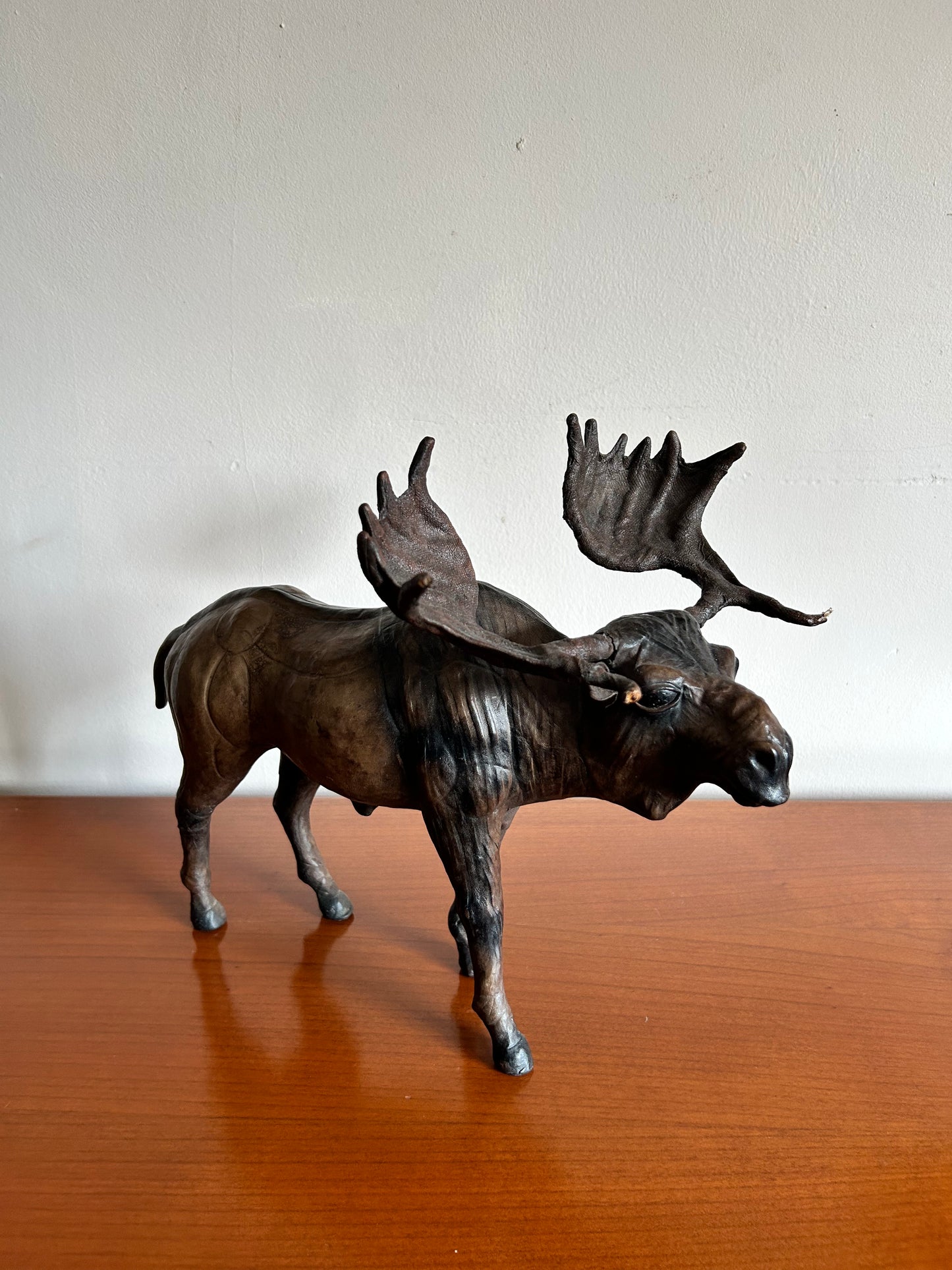 Liberty style leather Moose animal decorative figure model statue