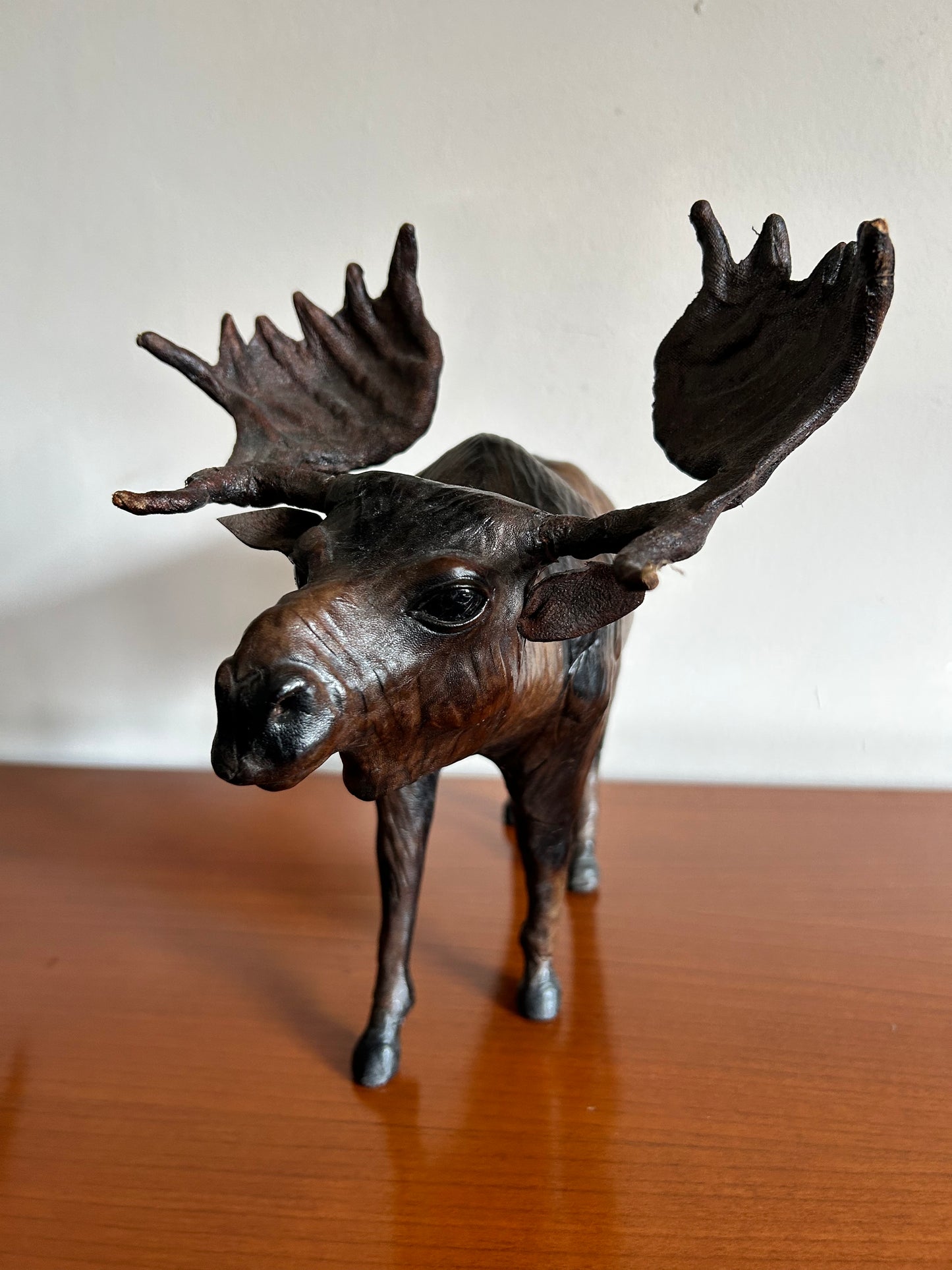 Liberty style leather Moose animal decorative figure model statue