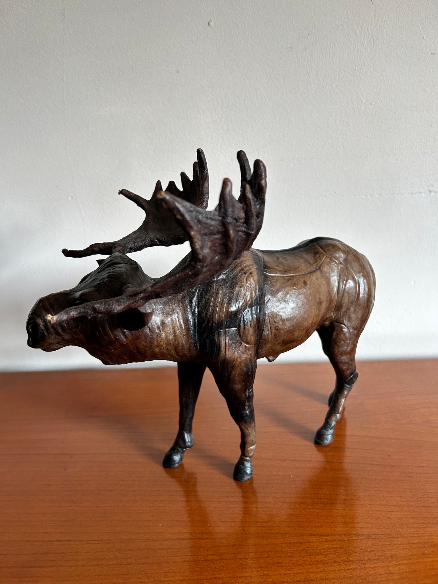 Liberty style leather Moose animal decorative figure model statue