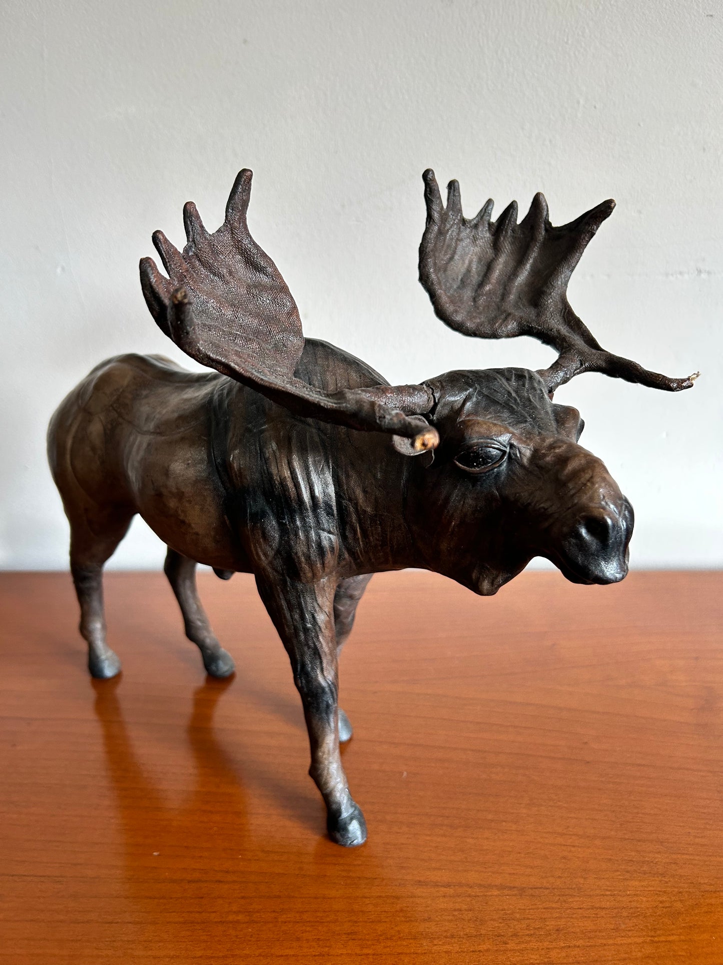 Liberty style leather Moose animal decorative figure model statue