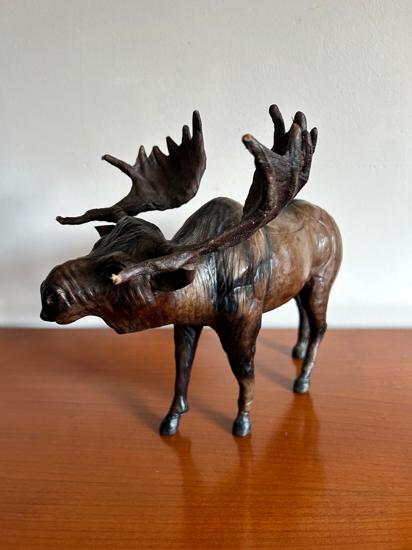 Liberty style leather Moose animal decorative figure model statue